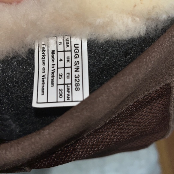 Ugg kids snow/rain boots- Excellent condition - Picture 7 of 12